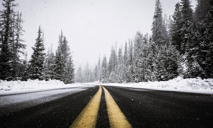 Winter, Road (Unsplash)